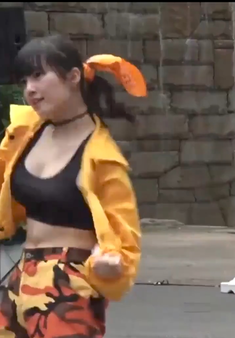 【動画】巨乳JKダンサー（うわ……このオッサンずっと私のこと撮ってんじゃん……） ﾌﾟﾙﾝﾌﾟﾙﾝ♪